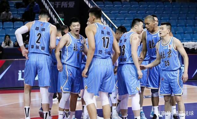 包含罗马训练开放日，加时末段官宣签约引欢呼，CBA常规赛在即，更衣室氛围转暖的词条